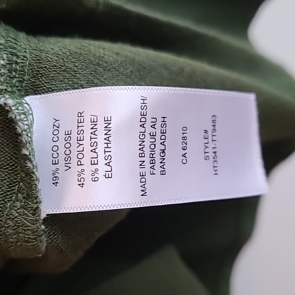 Ricki's XL moss green, notch-neck knit top. - Picture 3 of 5